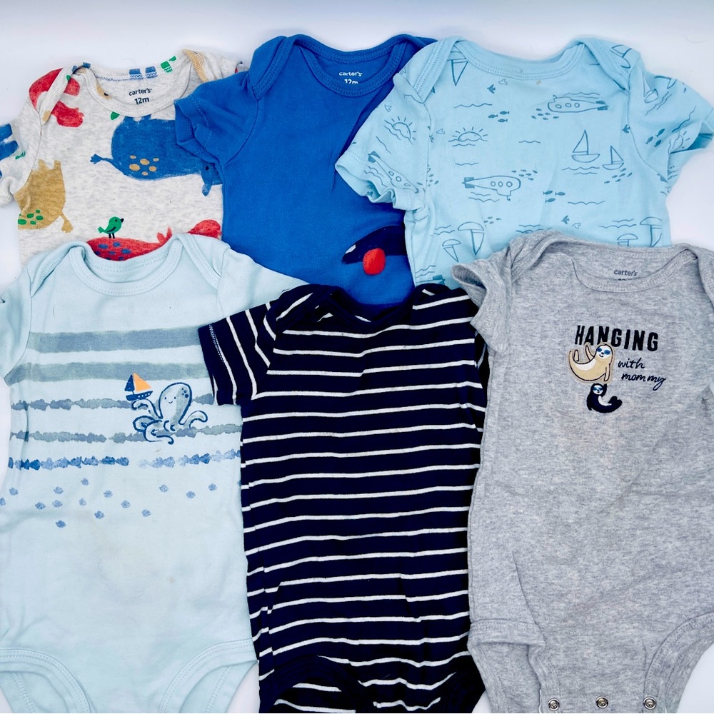 6 Baby Onsies 12 months by Carter